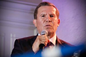 Julio Cesar Chávez en la presentación de la serie "Los Chávez"