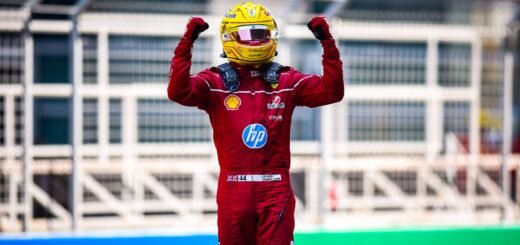 Primer triunfo de Lewis Hamilton