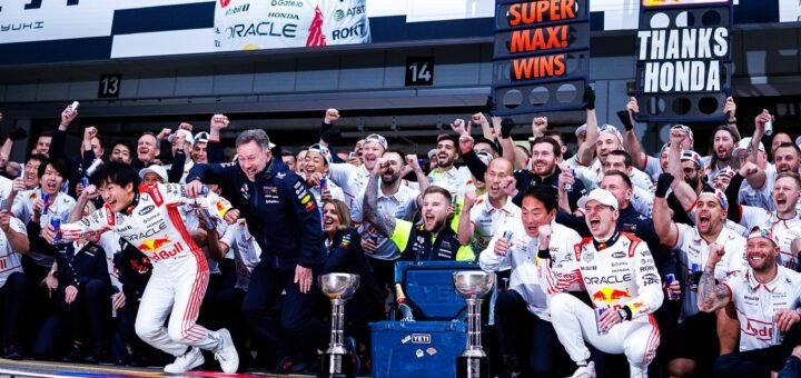 Yuki Tsunoda y Max Verstappen