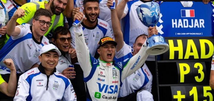 Isack Hadjar rompió el trofeo de su primer podio